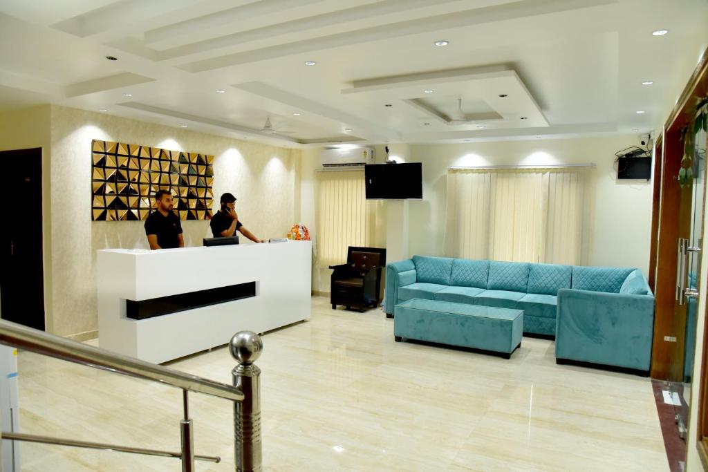 The Divine Oak Golden Leaf Hotel Image