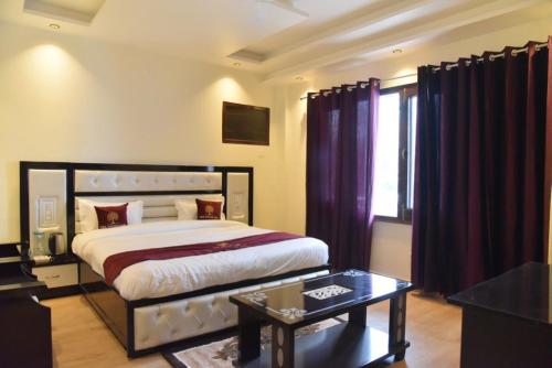 the divine oak golden leaf