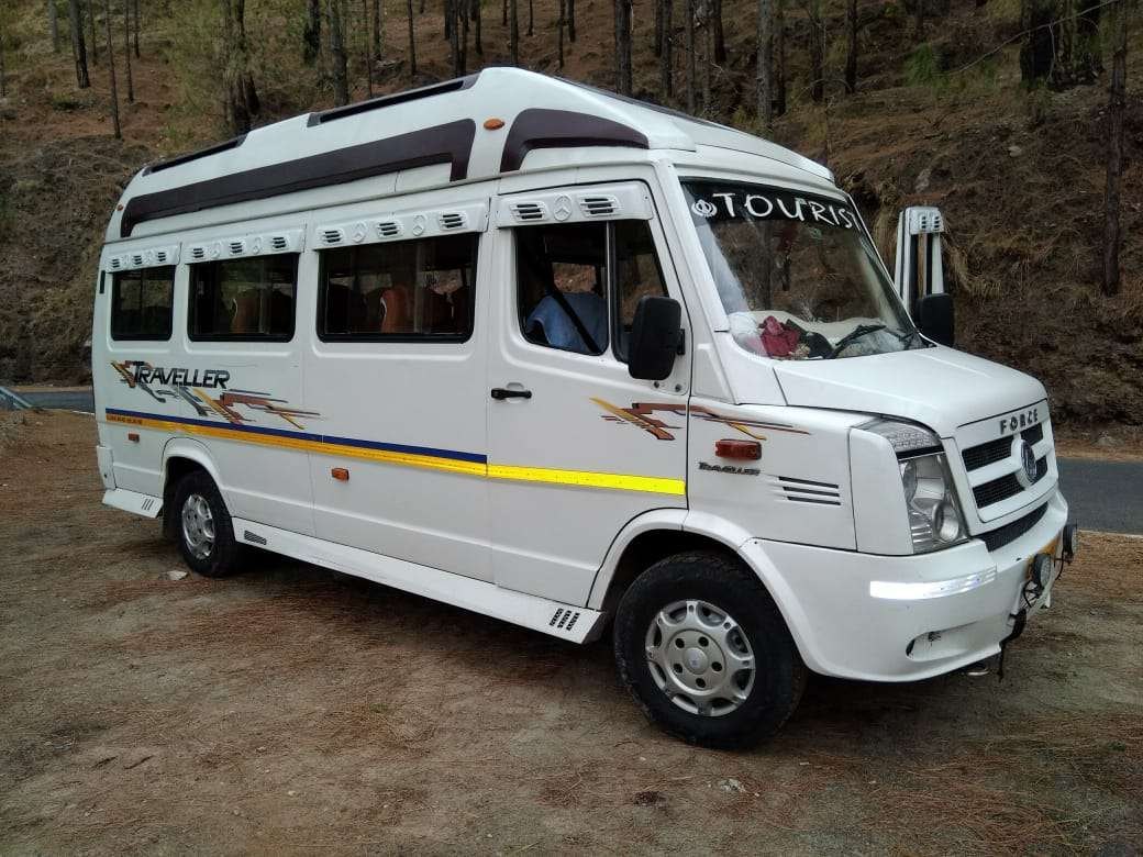 9 Seater Maharaja Tempo Traveller